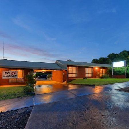 Country Roads Motor Inn Narrandera Exterior photo